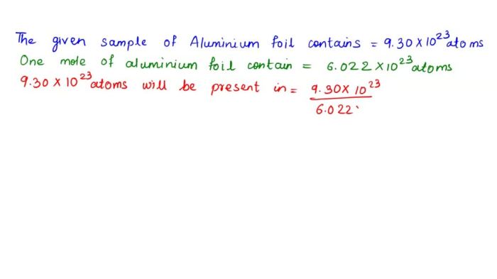 How many atoms are in 4.39 g of co2